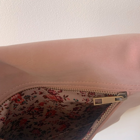 Joy|Susan, dusty rose vegan leather medium size crossbody bag - Picture 8 of 14